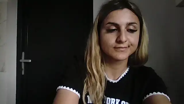 NicolePlay Chat XXX live