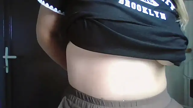 NicolePlay Chat XXX live