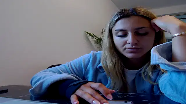 NicolePlay's Live XXX Chat