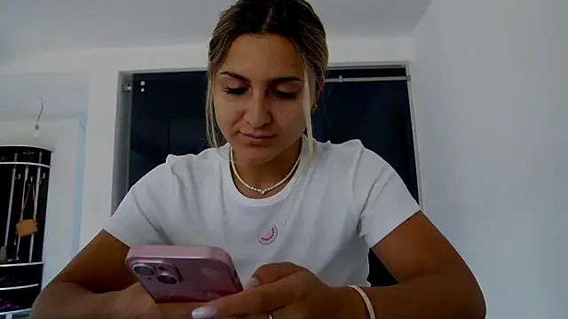 NicolePlay's Live XXX Chat