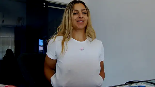NicolePlay live XXX chat