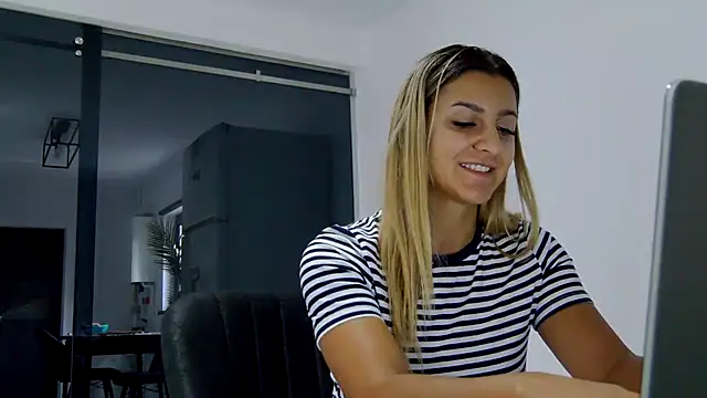 NicolePlay Webcamshow