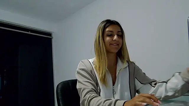 NicolePlay's Webcam Show