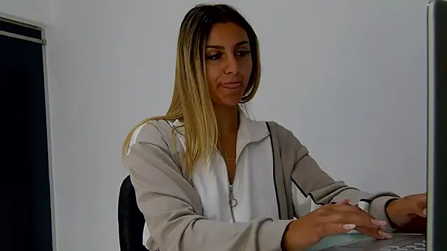 NicolePlay's Webcam Show