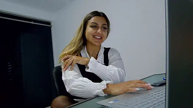 NicolePlay Adlı Modelin Canlı XXX Sohbeti