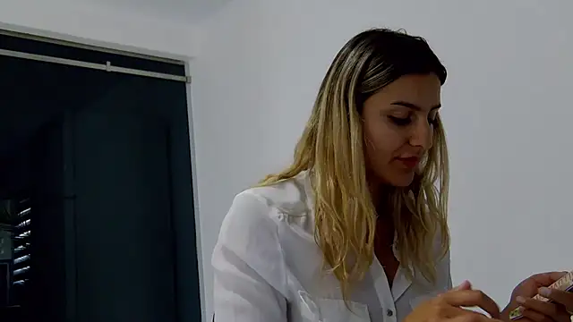 NicolePlay's Webcam Show
