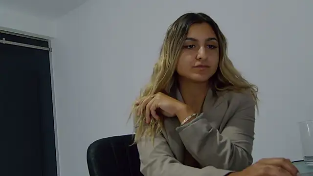 NicolePlay's Live XXX Chat