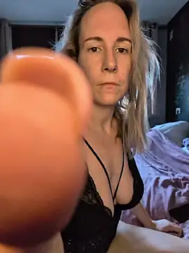 NaomiAndFriends webcam show