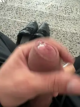 cum-master81 webcam show