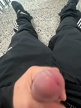 cum-master81's Webcam Show