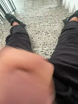 הופעת וובקאם של cum-master81