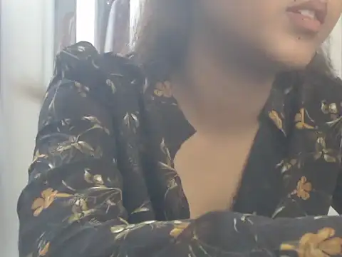 NancyRuvi XXX чат на живо