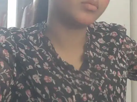 צ'אט XXX בשידור חי של NancyRuvi