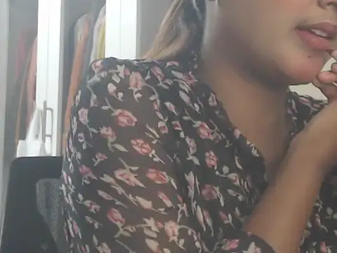 NancyRuvi live XXX chat