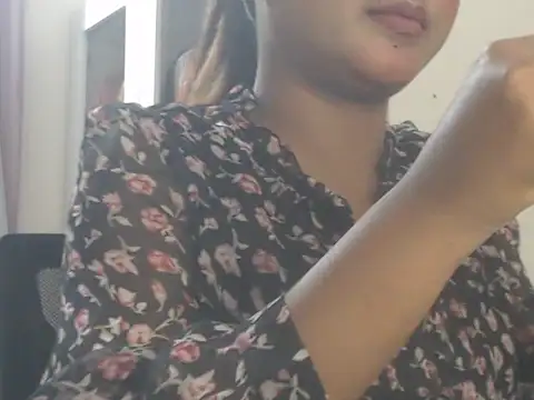 צ'אט XXX בשידור חי של NancyRuvi