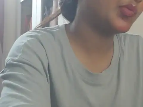 NancyRuvi XXX чат на живо