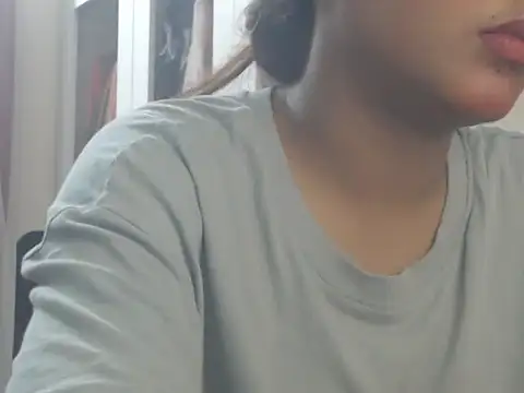NancyRuvi élő XXX-chatje
