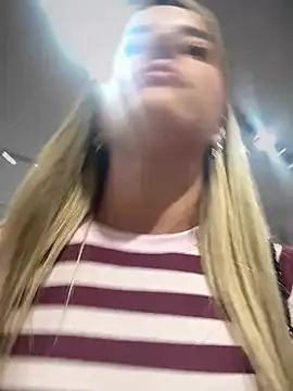 צ'אט XXX בשידור חי של missbella_