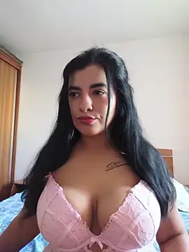 MonikaSeXyDolce Show in webcam