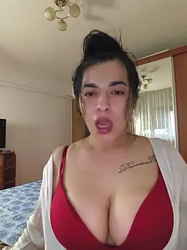 הופעת וובקאם של MonikaSeXyDolce