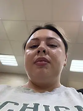 Sara_Hug Adlı Modelin Canlı XXX Sohbeti