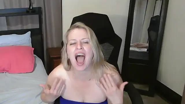 HollieBim's Webcam Show