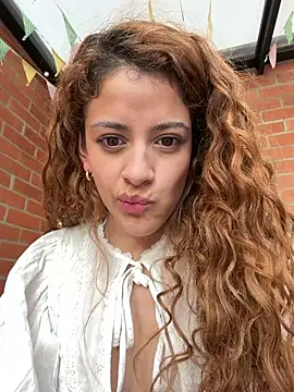 alana15 Show in webcam