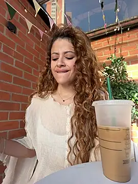 הופעת וובקאם של alana15