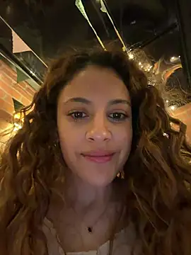 alana15 Show in webcam