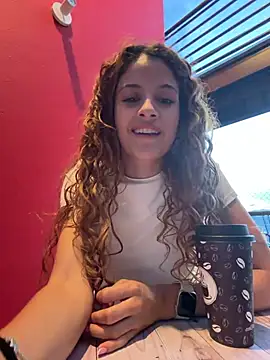 alana15 Show in webcam