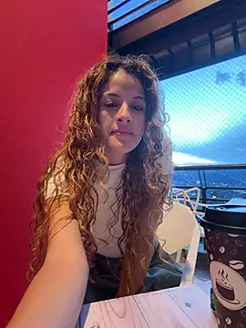 alana15 Show in webcam