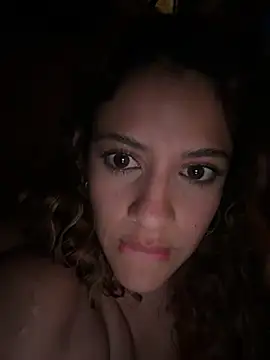 alana15 Show in webcam