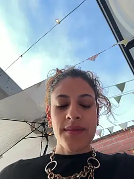 alana15 Show in webcam