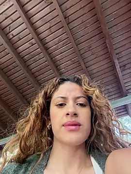 alana15 Show in webcam