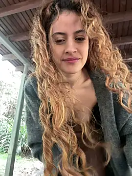 alana15 Show in webcam