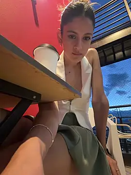 alana15 Show in webcam