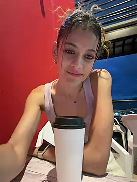 הופעת וובקאם של alana15