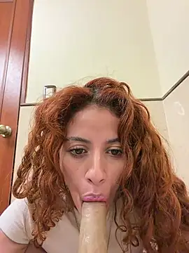 alana15: διαδικτυακό σόου στην κάμερα