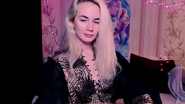 xxxcharismaaa Show in webcam