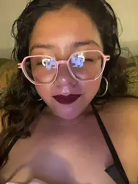 Vivi_Kvsh's Webcam Show
