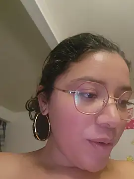Vivi_Kvsh's Webcam Show
