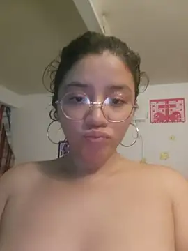 Vivi_Kvsh Show in webcam