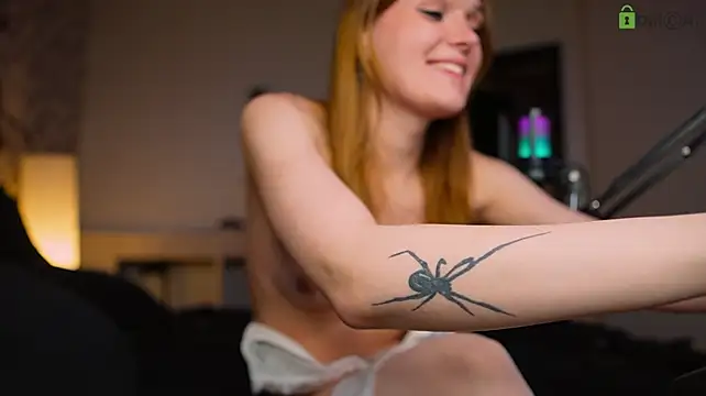 iwishiwasurgurl Webcamshow