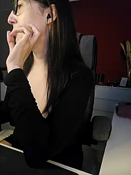 Alina_LamourのライブXXXチャット