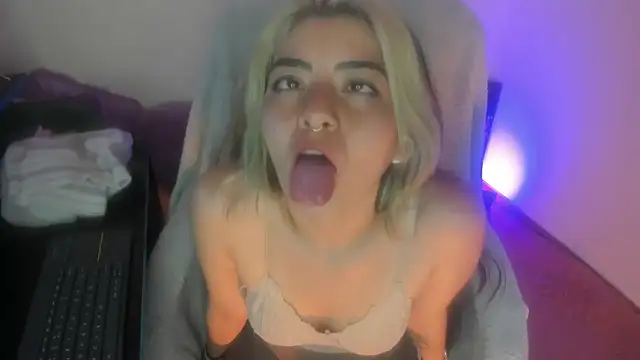 Sammysammy_ Adlı Modelin Canlı XXX Sohbeti