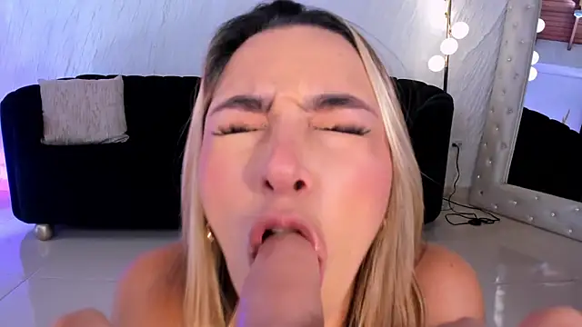 MelissaMoore_ élő XXX-chatje