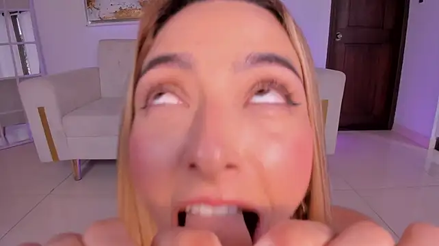 הופעת וובקאם של MelissaMoore_