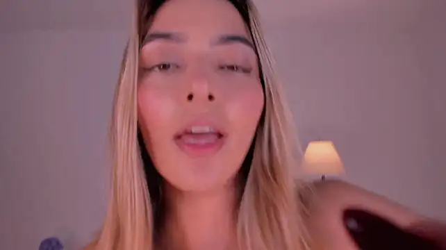 MelissaMoore_ XXX чат на живо