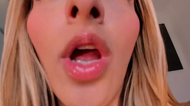 MelissaMoore_'s Live XXX Chat