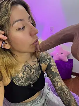 _antonella_dreamss: διαδικτυακό σόου στην κάμερα